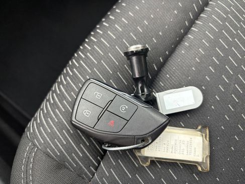 Used 2025 Chevrolet Equinox LT FWD image 24