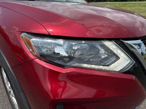 Used 2018 Nissan Rogue SV AWD/4WD image 12