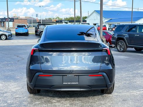Used 2026 Tesla Model Y AWD image 10