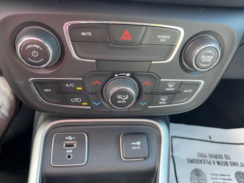 Used 2021 Jeep Compass Latitude FWD image 15