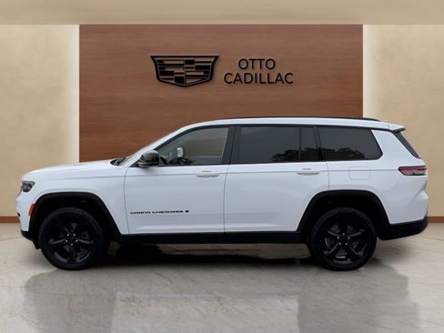 Used 2022 Jeep Grand Cherokee L Laredo image 2