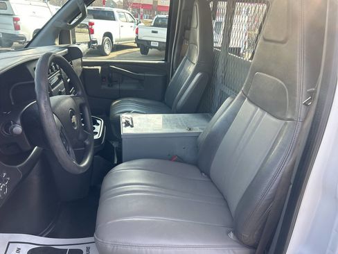 Used 2017 Chevrolet Express 2500 image 10