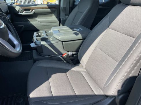 Used 2025 GMC Sierra 1500 Elevation image 21