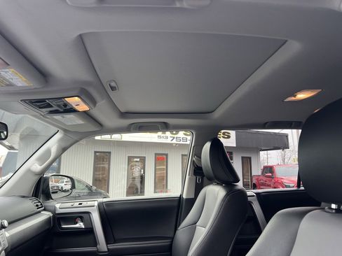 Used 2017 Toyota 4Runner SR5 Premium image 16