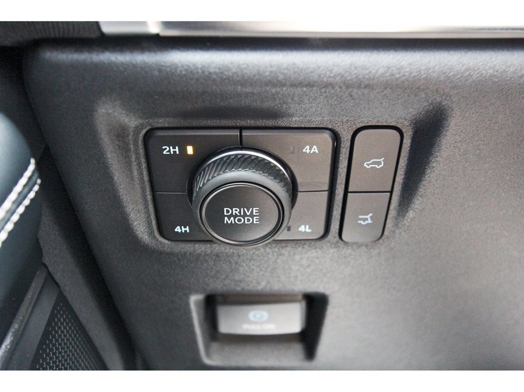Used 2025 Ford Expedition Platinum AWD/4WD image 26