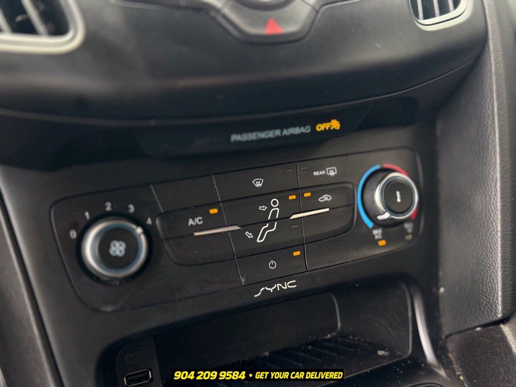 Used 2017 Ford Focus SE FWD image 9