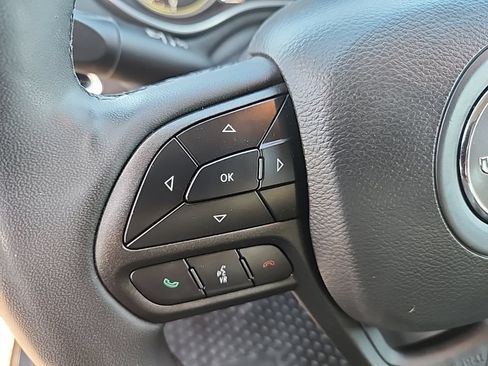 Used 2022 Jeep Cherokee Trailhawk w/ Comfort/Convenience Group AWD/4WD image 10
