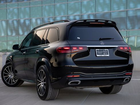 Used 2024 Mercedes-Benz GLS 450 4MATIC image 9