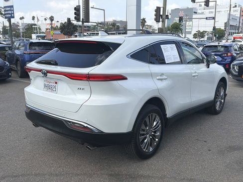 Used 2023 Toyota Venza XLE AWD/4WD image 4