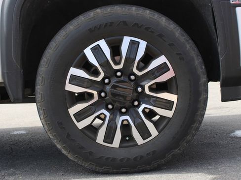 Used 2024 GMC Sierra 2500 Denali Ultimate image 9