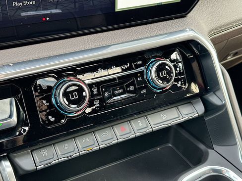 New 2026 GMC Sierra 2500 Denali w/ Denali Reserve Package image 14