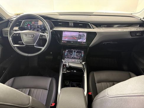 Used 2022 Audi e-tron Premium AWD/4WD image 39