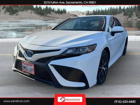 Used 2021 Toyota Camry SE image 1