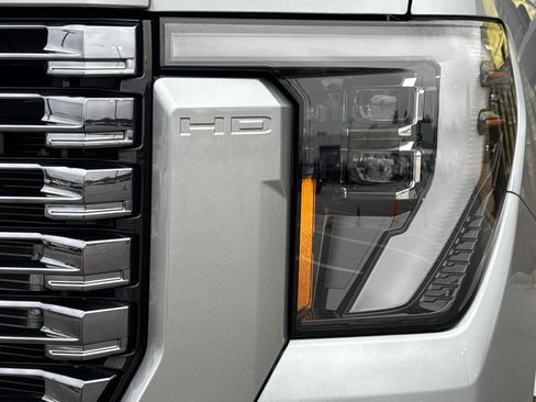 Used 2024 GMC Sierra 3500 Denali Ultimate image 6