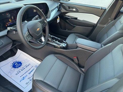 New 2026 Chevrolet Trax LT w/ Sunroof Package image 16