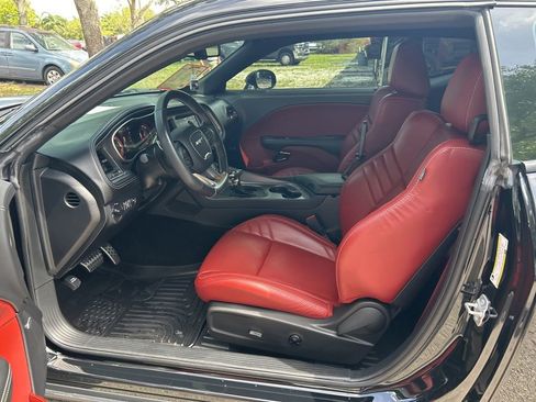 Used 2023 Dodge Challenger SRT Hellcat RWD image 5