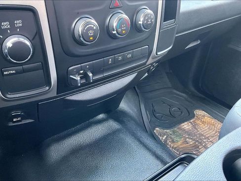 Used 2018 RAM 2500 SLT AWD/4WD image 23