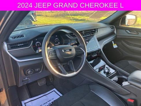 Used 2024 Jeep Grand Cherokee L Altitude image 25