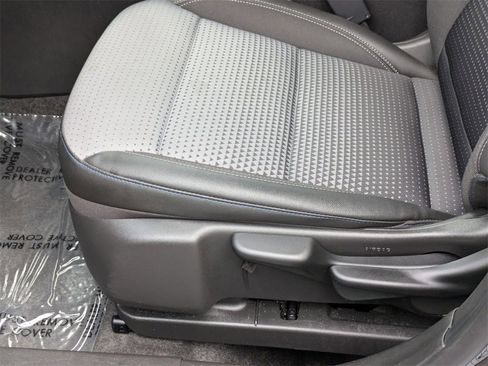 Used 2025 Chevrolet Trax LT w/ LT Convenience Package image 15