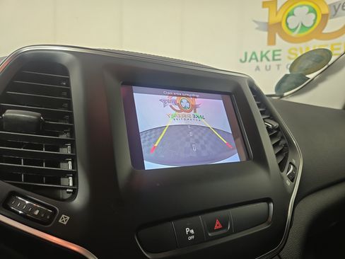 Used 2020 Jeep Cherokee Latitude Plus AWD/4WD image 19
