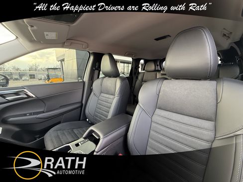 New 2026 Mitsubishi Outlander SE image 13