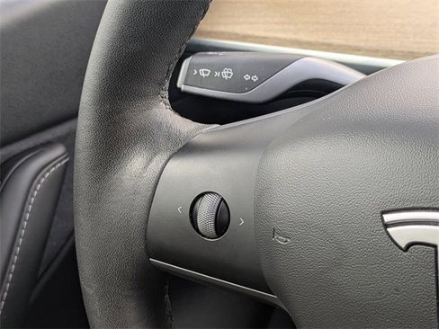 Used 2022 Tesla Model Y Performance image 28