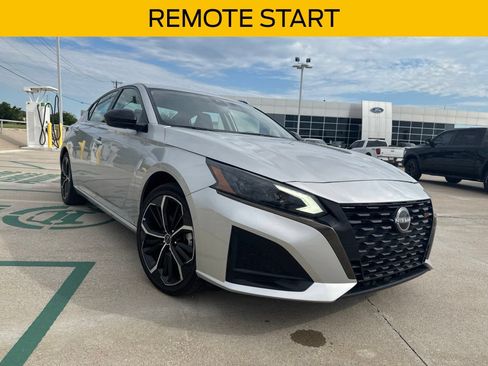 Used 2023 Nissan Altima 2.5 SR FWD image 1