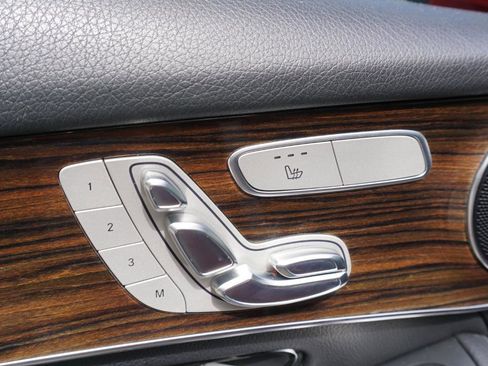 Used 2017 Mercedes-Benz GLC 300 4MATIC image 29