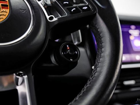 Used 2022 Porsche Cayenne Turbo image 44