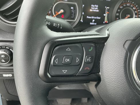 Used 2025 Jeep Gladiator Rubicon AWD/4WD image 21