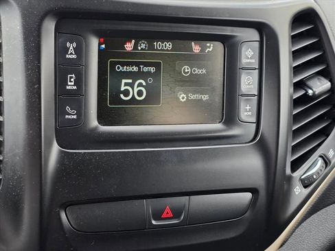 Used 2018 Jeep Cherokee Latitude w/ Altitude Package image 20