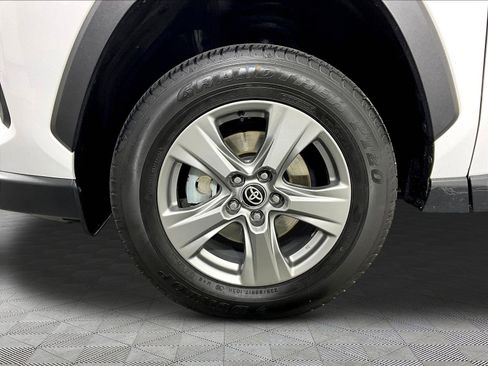Used 2024 Toyota RAV4 XLE AWD/4WD image 33