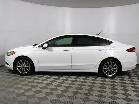 Used 2017 Ford Fusion SE w/ Fusion SE Technology Package FWD image 26