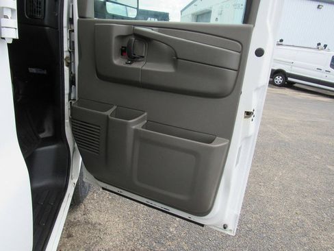 Used 2015 Chevrolet Express 2500 RWD image 12