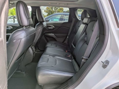 Used 2020 Jeep Cherokee Latitude Lux w/ Comfort/Convenience Group AWD/4WD image 15