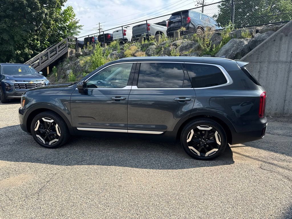 Used 2024 Kia Telluride S w/ S Sunroof Package AWD/4WD image 3