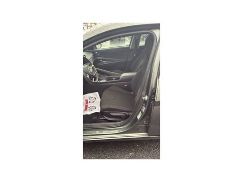 Used 2025 Hyundai Elantra SEL FWD image 11