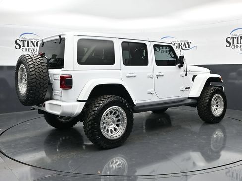Used 2022 Jeep Wrangler Unlimited Sahara AWD/4WD image 7