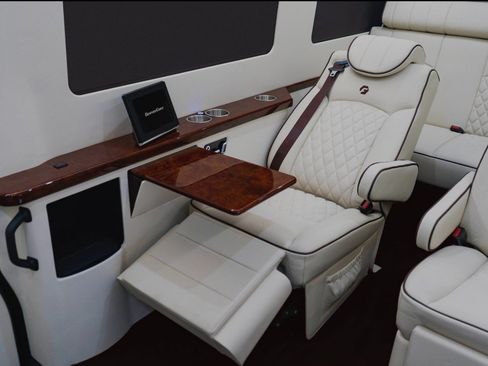 Used 2019 Mercedes-Benz Sprinter 2500 w/ Premium Package image 9