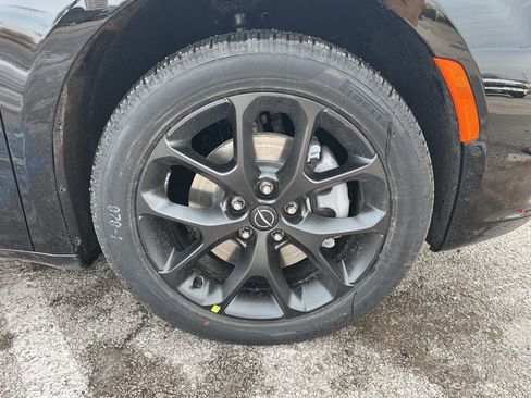 New 2026 Chrysler Pacifica Limited w/ Uconnect Theater Family Group image 45