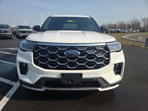 Certified 2025 Ford Explorer Platinum w/ LUX Leather Package AWD/4WD image 3