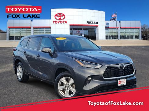 Used 2024 Toyota Highlander LE image 1