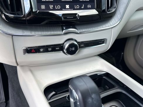 Certified 2024 Volvo XC60 B5 Plus w/ Climate Package AWD/4WD image 29