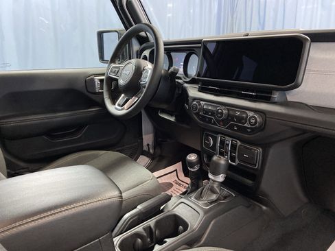 Used 2024 Jeep Wrangler Sahara image 47