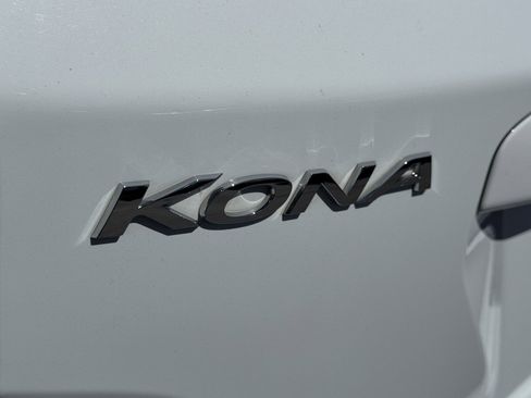 Used 2021 Hyundai Kona Limited w/ Cargo Package FWD image 13