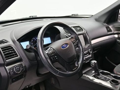 Used 2019 Ford Explorer XLT w/ Equipment Group 202A FWD image 15