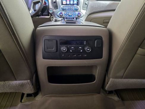 Used 2018 Chevrolet Suburban LT w/ LT Signature Package AWD/4WD image 29