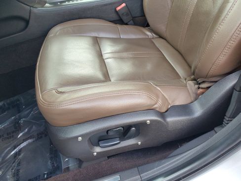 Used 2016 Lincoln MKS image 11