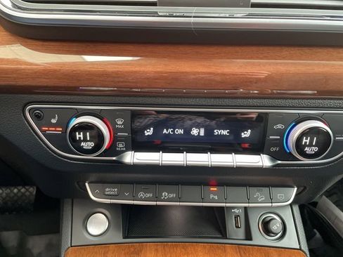 Used 2023 Audi Q5 2.0T Premium image 24