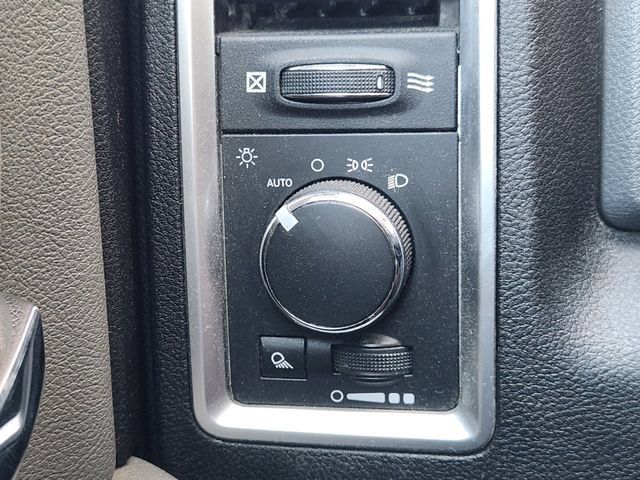 Used 2017 RAM 1500 Classic SLT AWD/4WD image 18